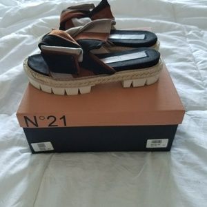 No. 21 sandals